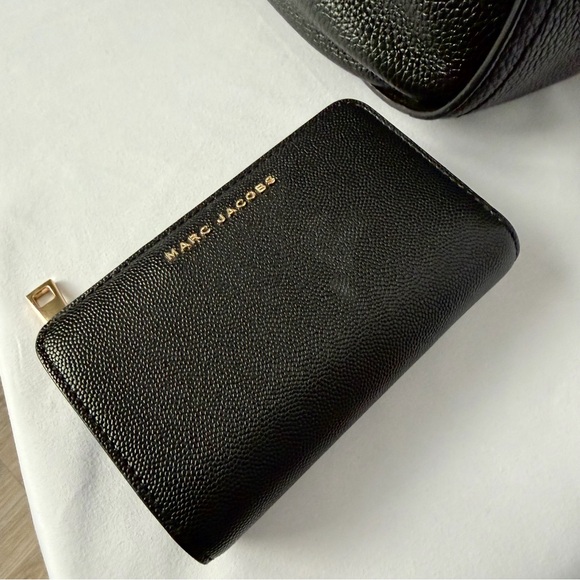 Marc Jacobs Black Pebbled Leather Shoulder Bag Bucket Style with Matching Wallet - Picture 6 of 11